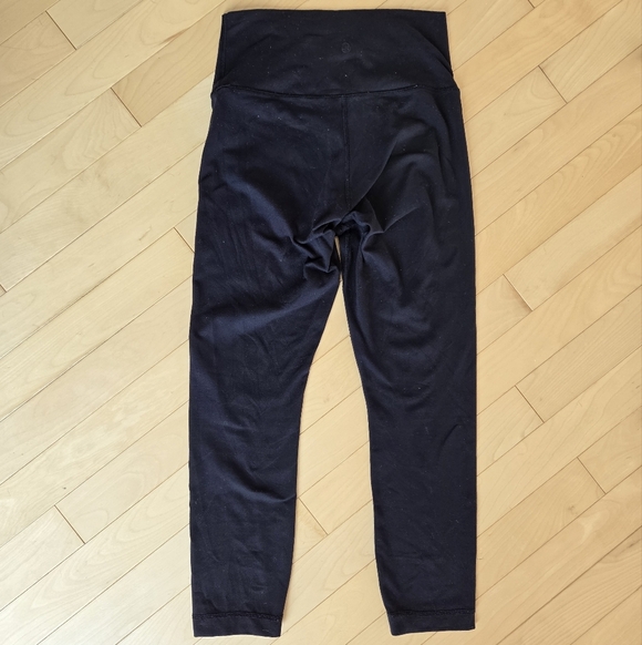 Lululemon Black Cropped Size 4 - Picture 3 of 5